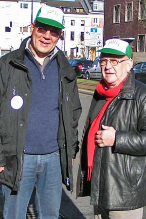 Die beiden Kreisvorsitzenden (von li) Udo Kock (Düsseldorf) und Hans Burggraf (Euskirchen) zeigten Solidarität.