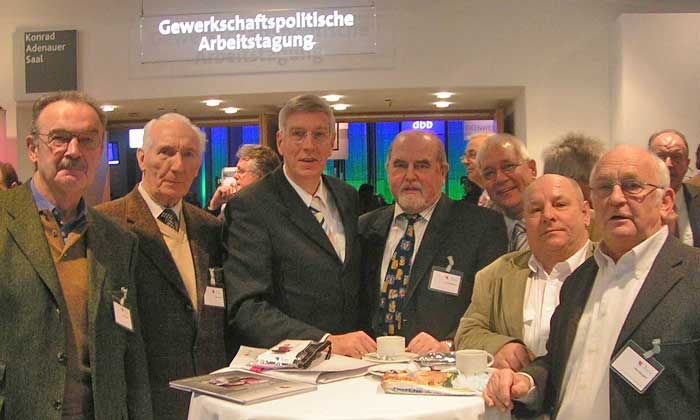 Die BRH-Leute Joachim Dürer, Gert Schott, Innenminister Dr. Ingo Wolf, Carl Schlesinger, Udo Kock, Klaus Reimer und Hans Burggraf (von links)