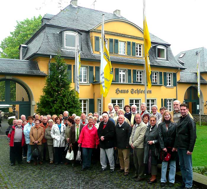 18.04.2009: Siebengebirgstour - hier vor dem Haus Schlesien -
